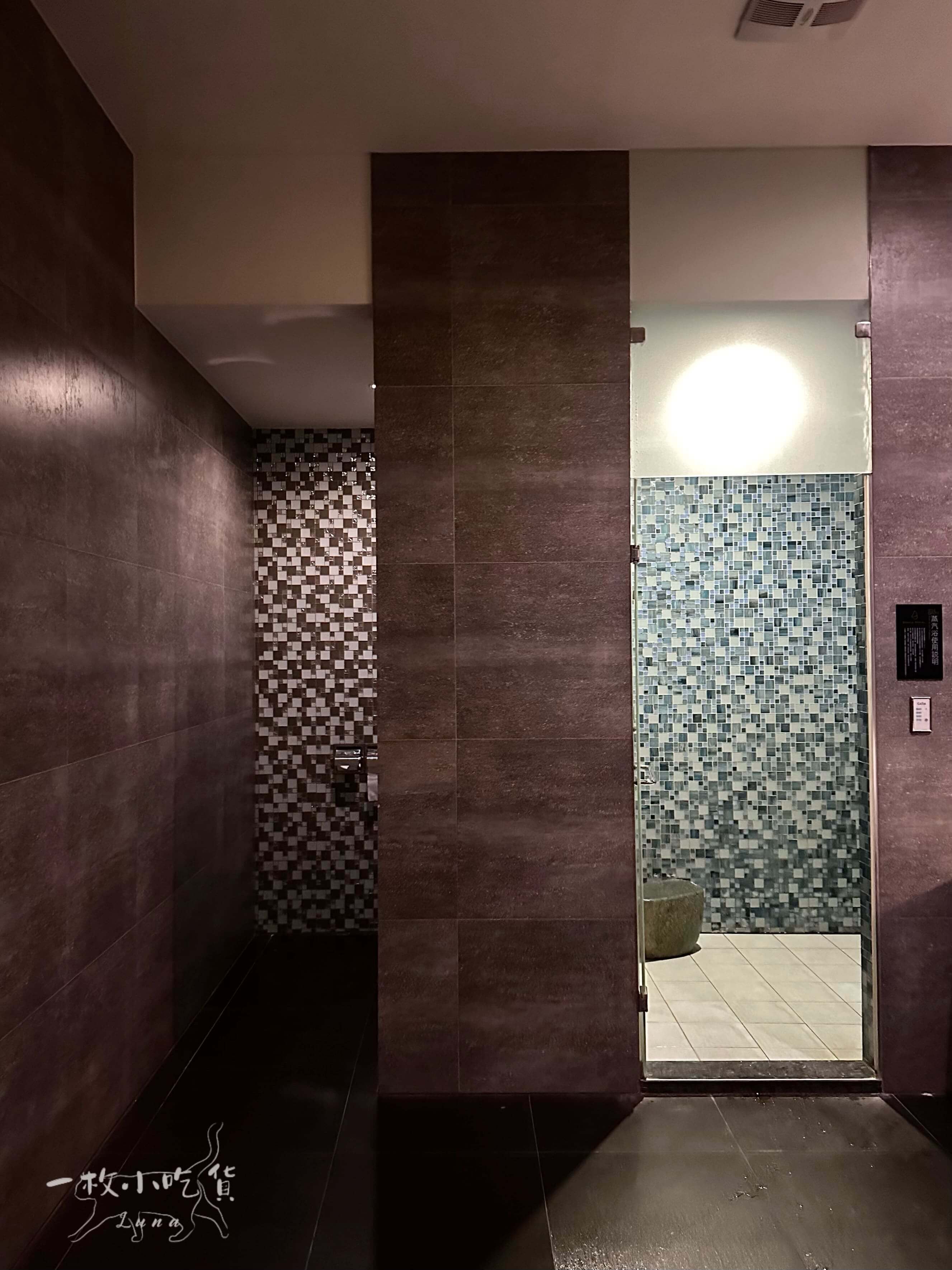 Doule Motel Bathroom