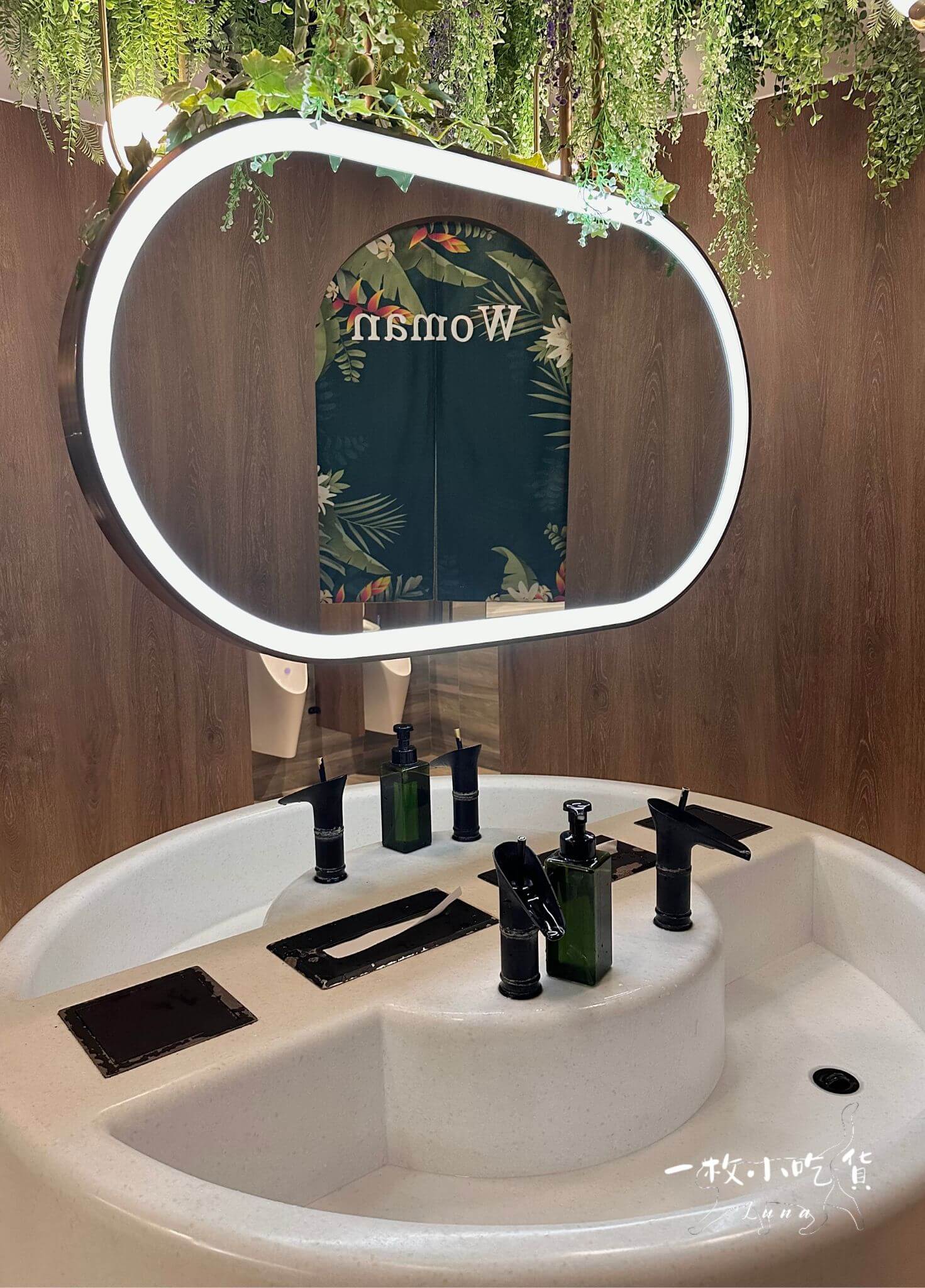 momori cafe storefront interior11