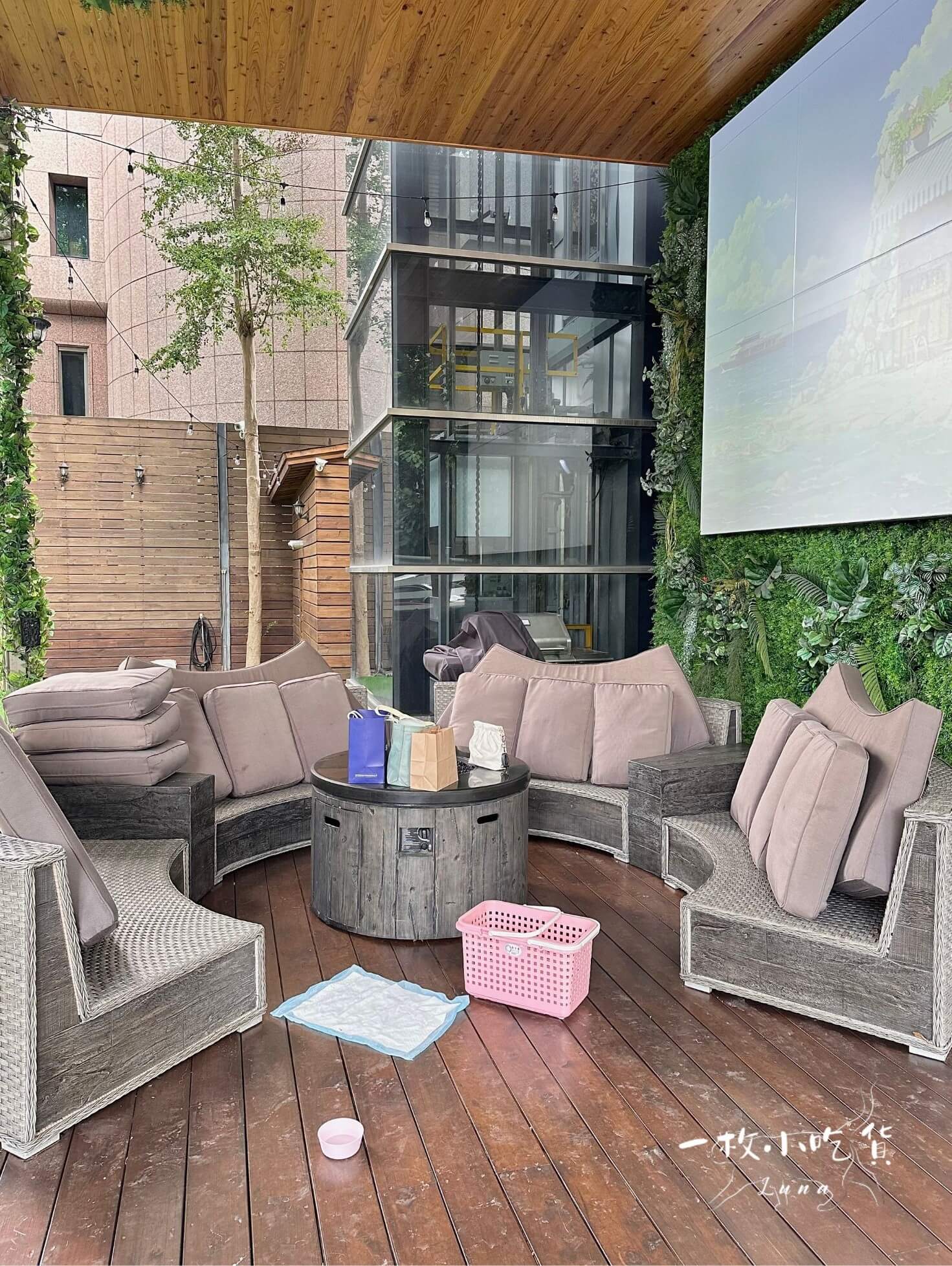 momori cafe storefront interior4