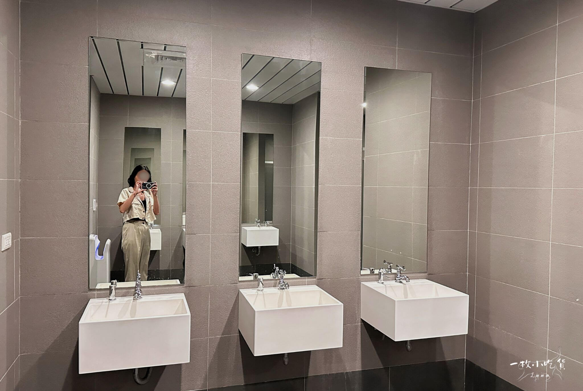 TAi Urban Resort 25 restroom 1