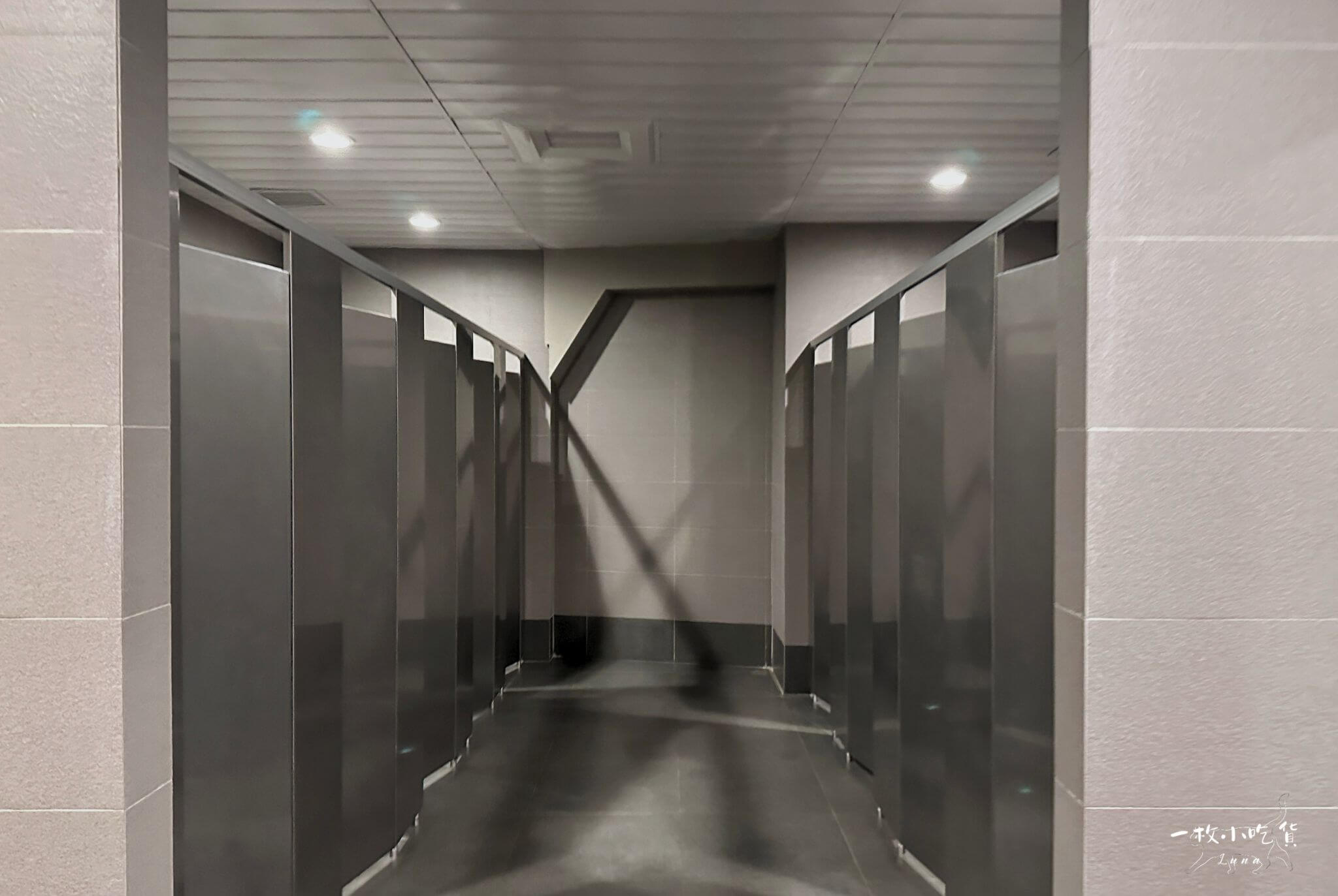 TAi Urban Resort 25 restroom